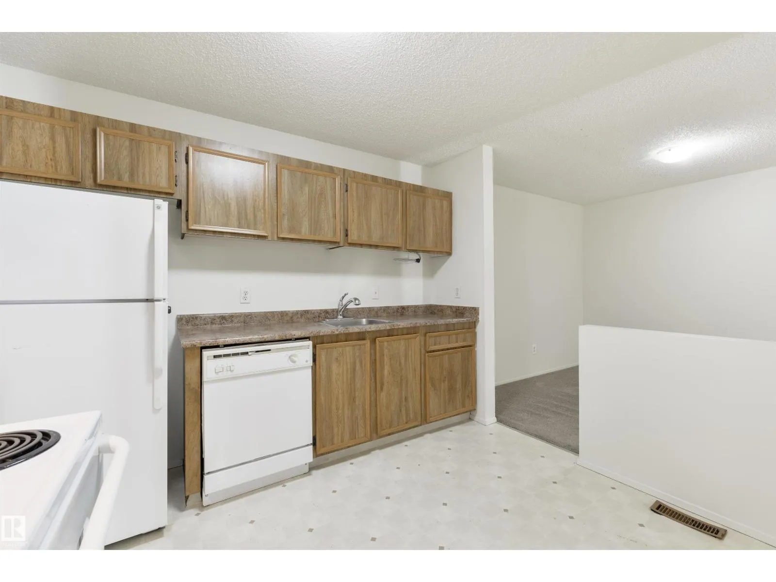 #52 3111 142 AV NW