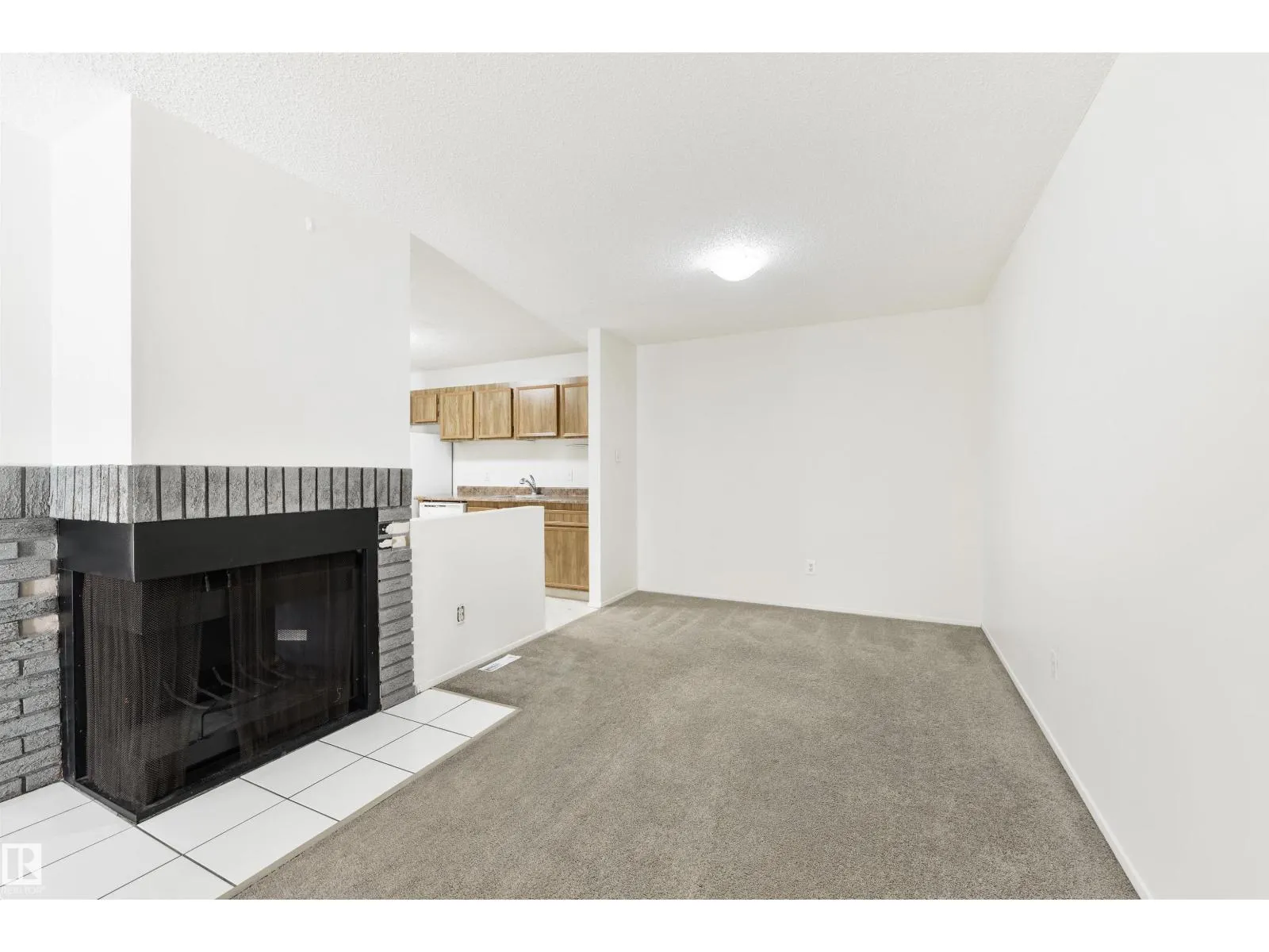 #52 3111 142 AV NW