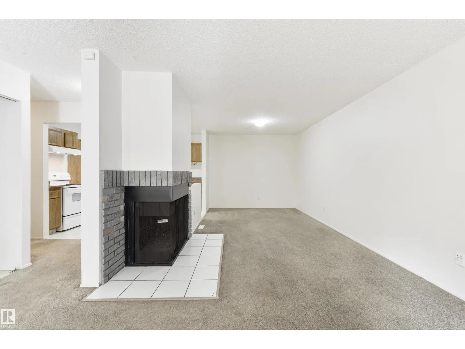 #52 3111 142 AV NW