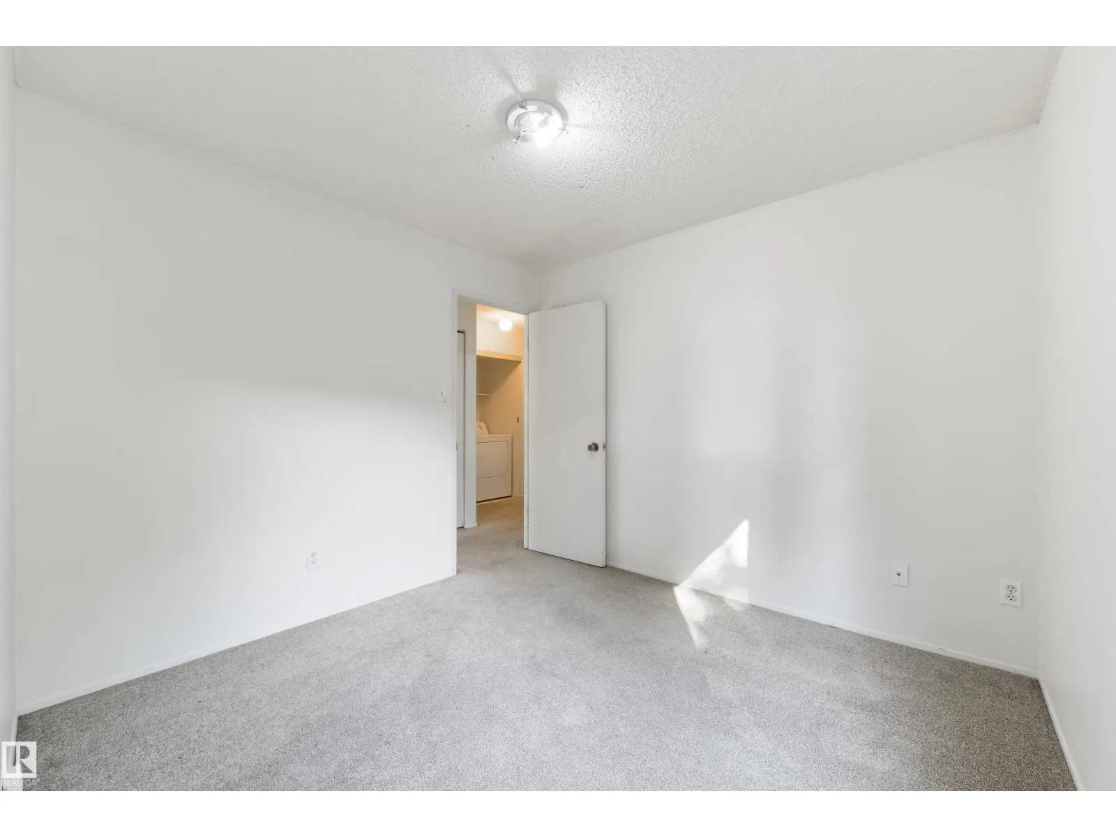 #52 3111 142 AV NW