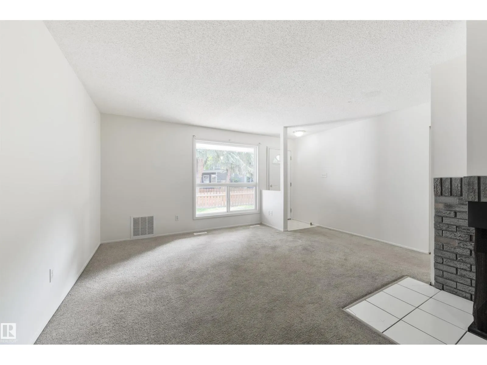 #52 3111 142 AV NW