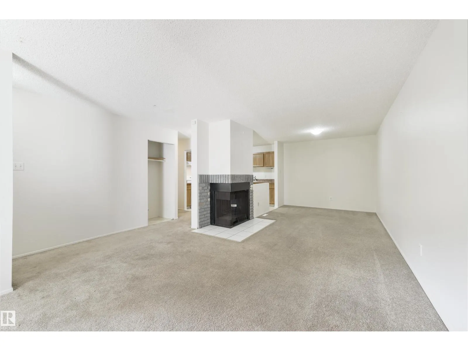 #52 3111 142 AV NW