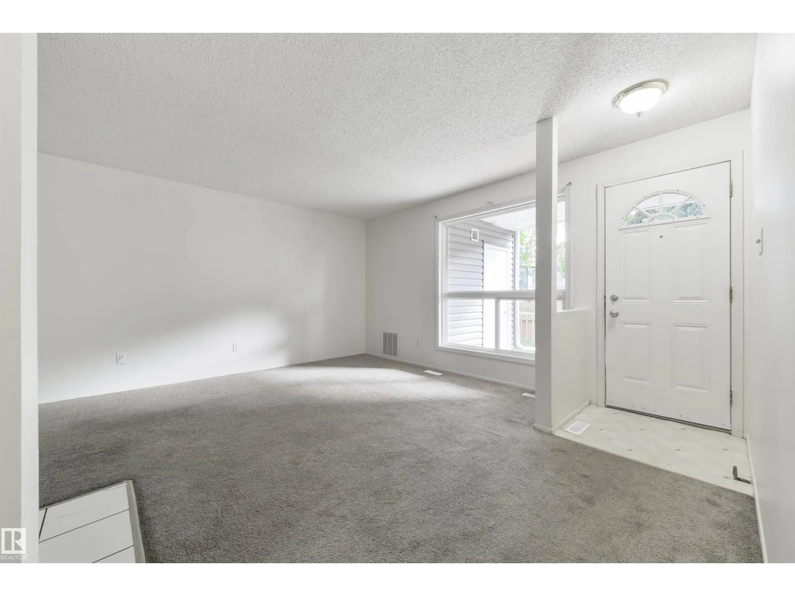 #52 3111 142 AV NW