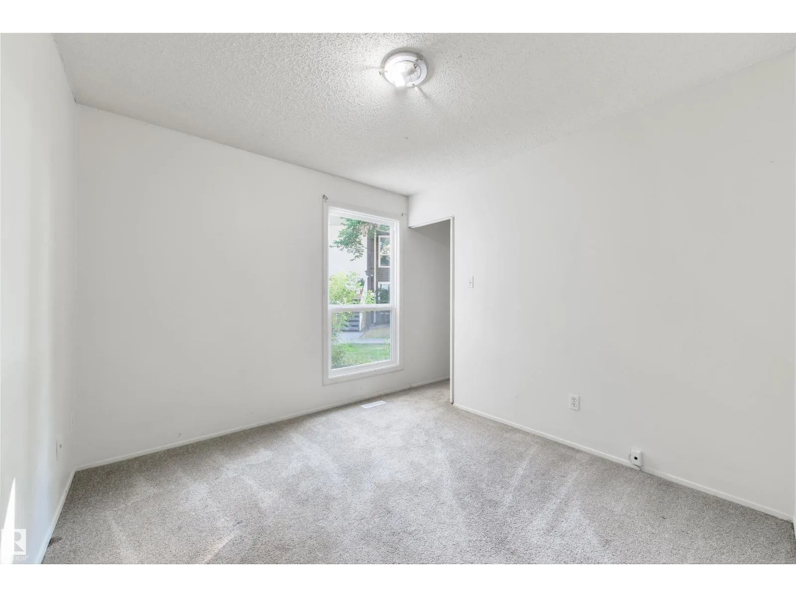 #52 3111 142 AV NW