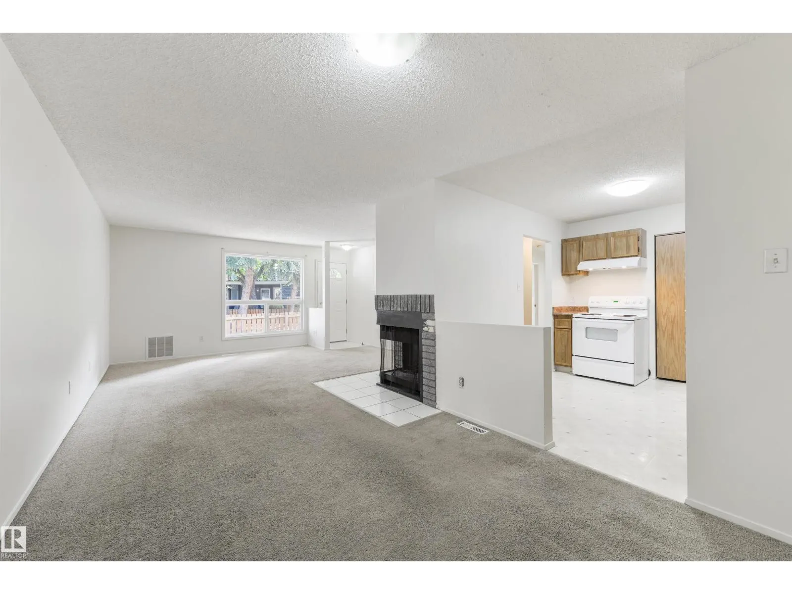 #52 3111 142 AV NW