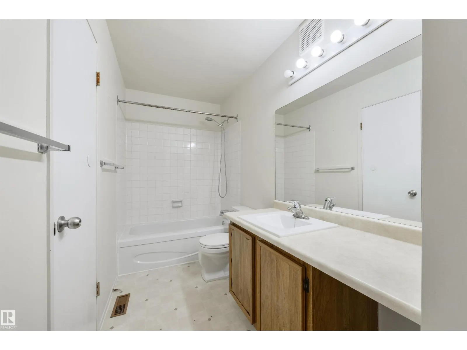 #52 3111 142 AV NW