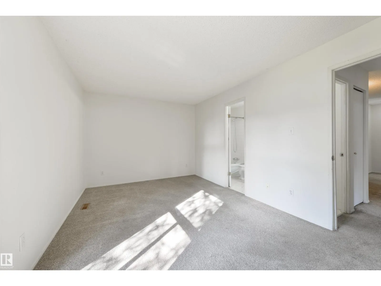 #52 3111 142 AV NW