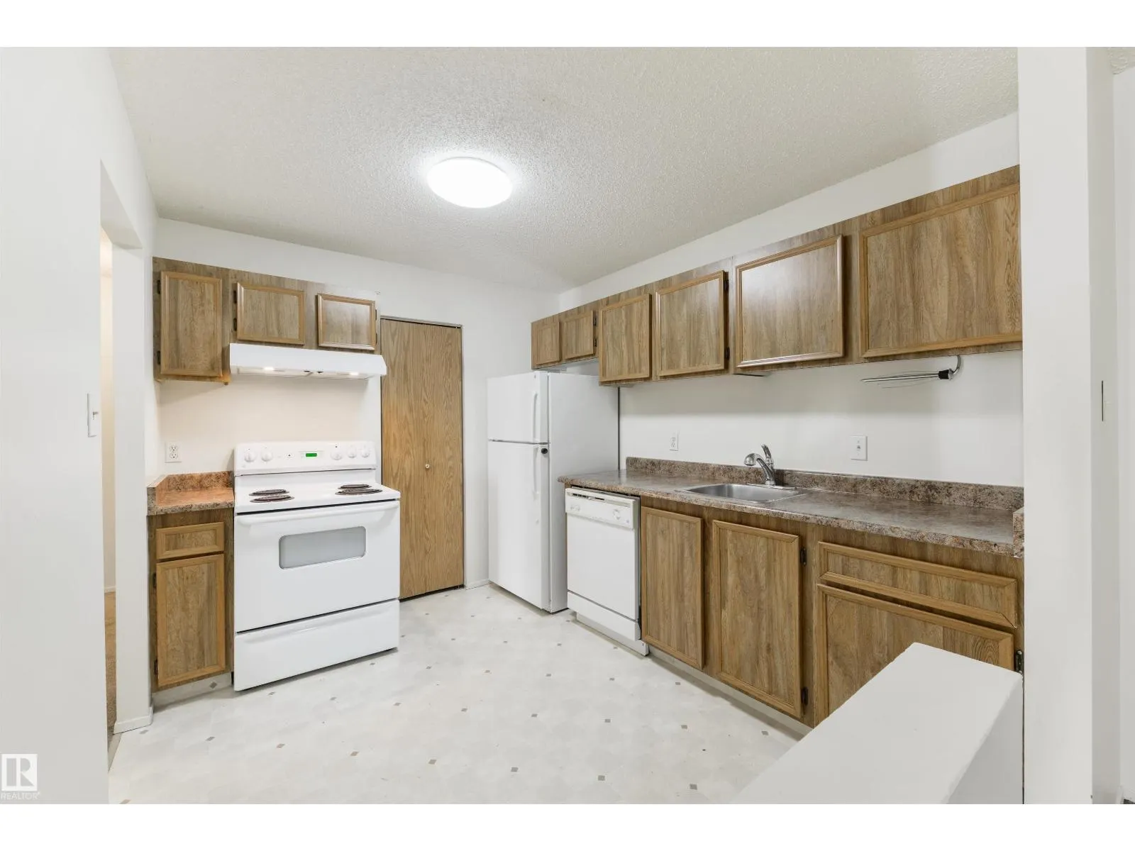 #52 3111 142 AV NW