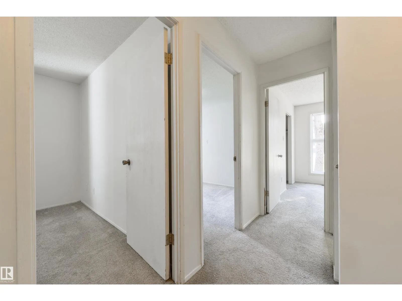 #52 3111 142 AV NW