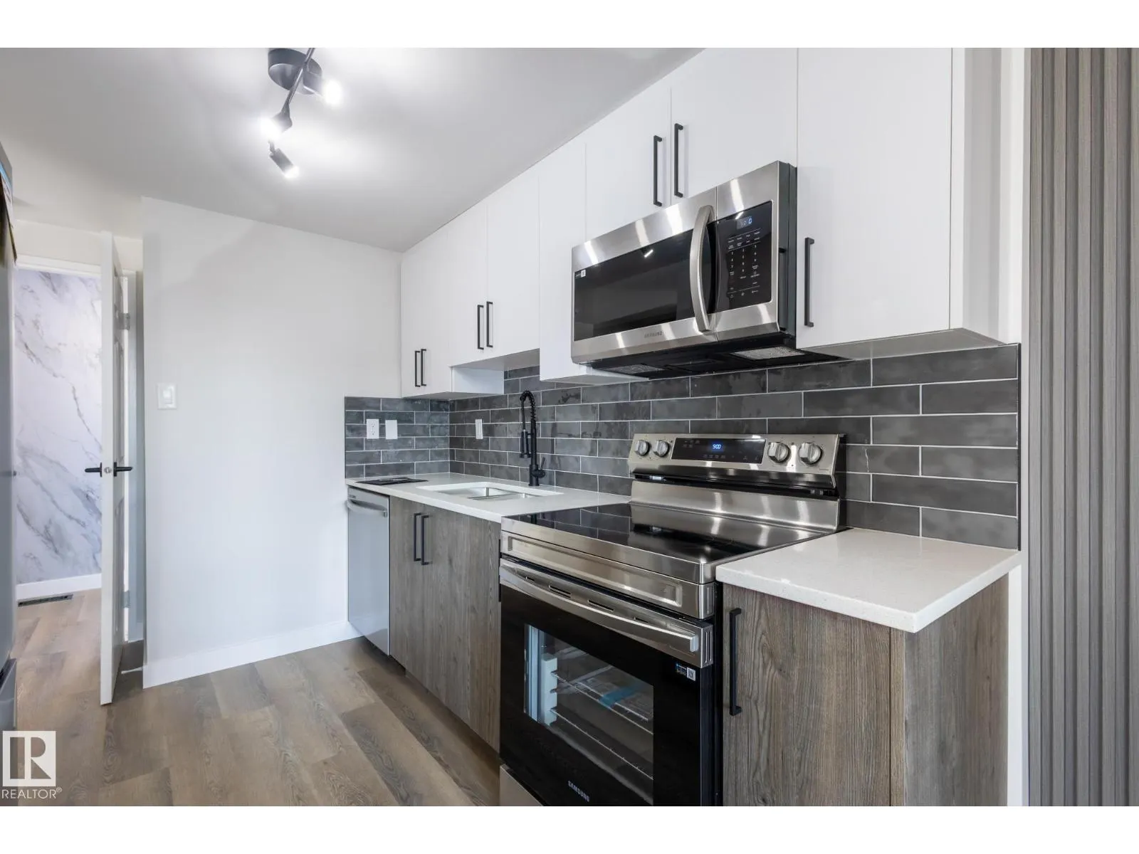 62 AMBERLY CO NW