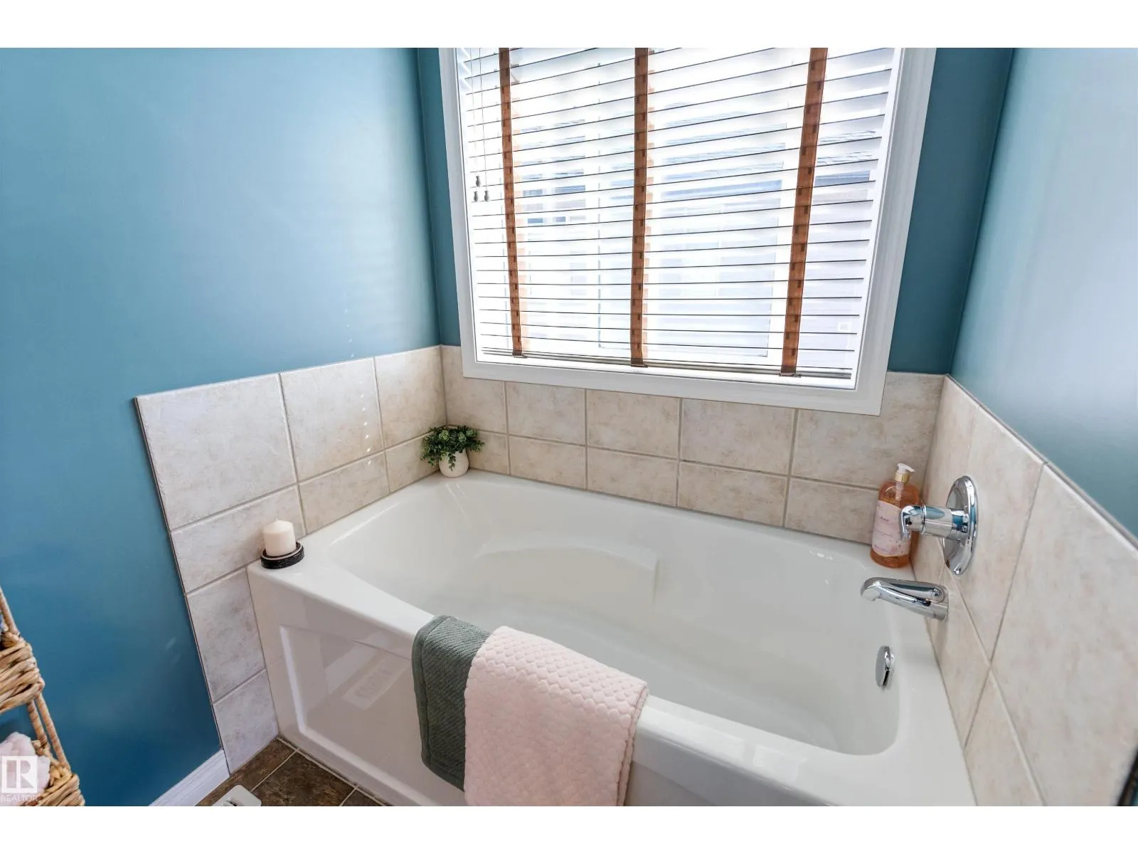 4331 MCMULLEN WY SW