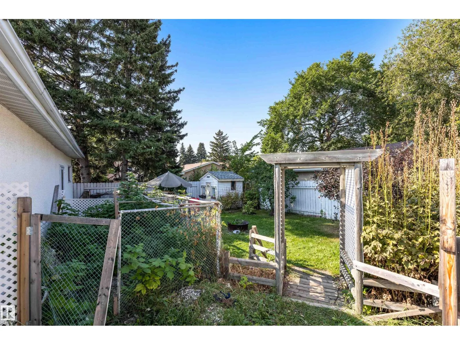 26 PEACOCK DR