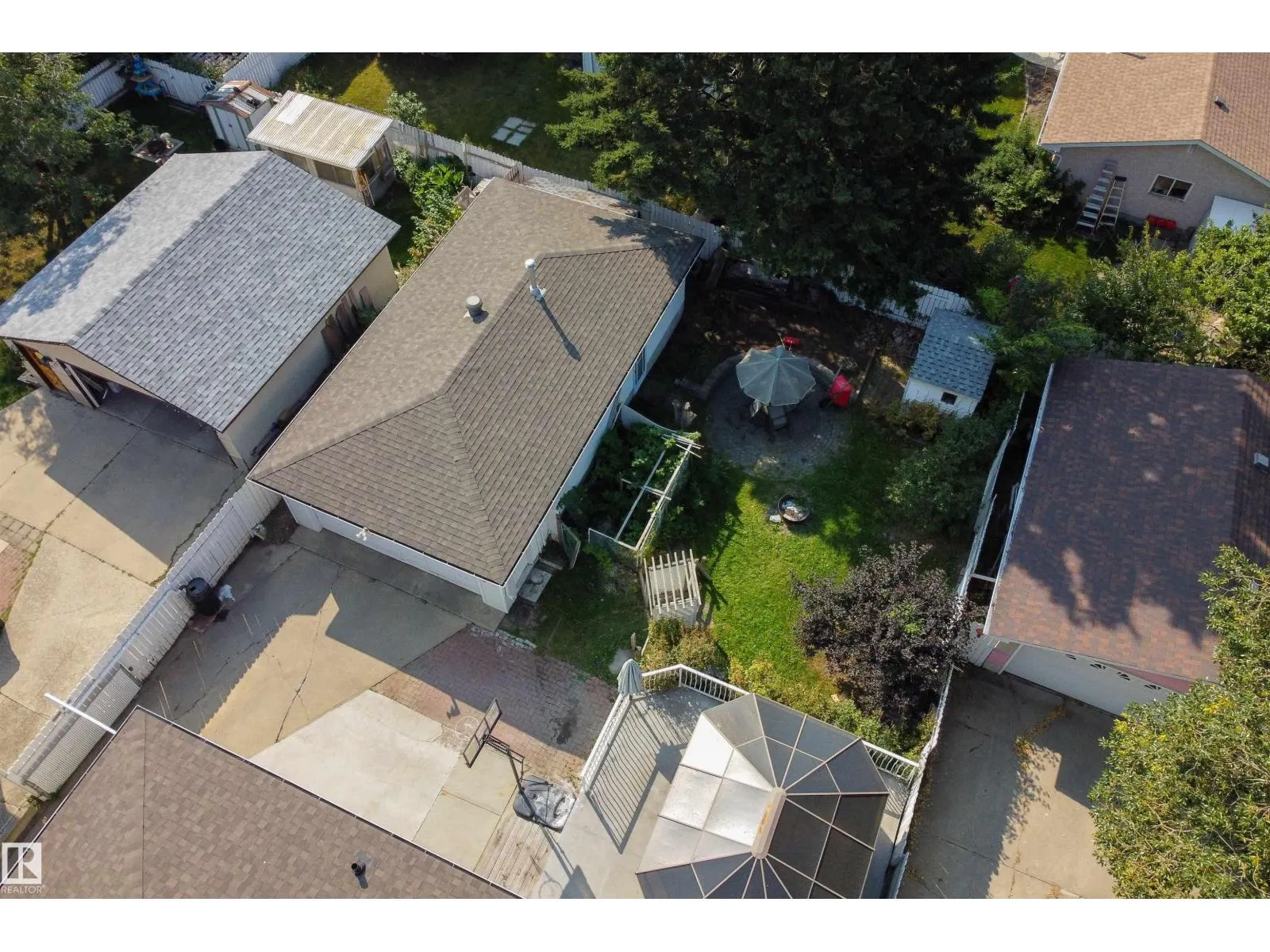 26 PEACOCK DR