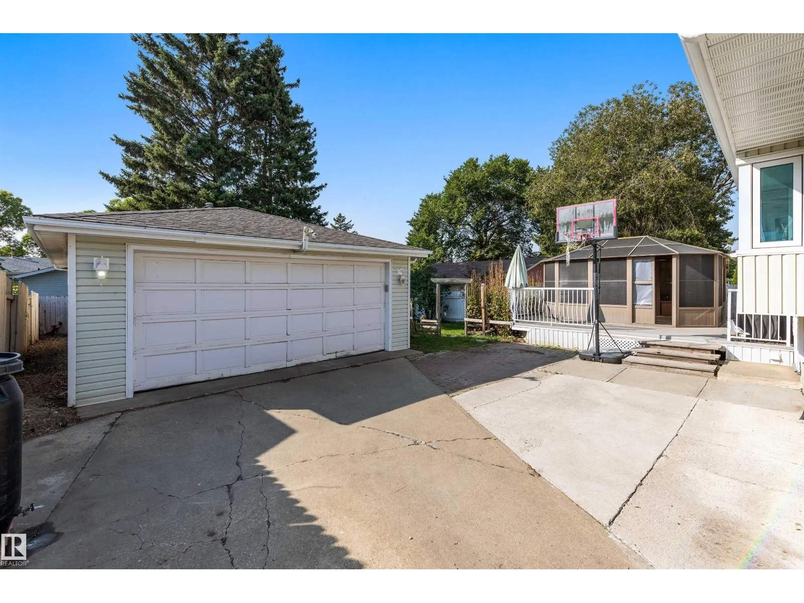 26 PEACOCK DR