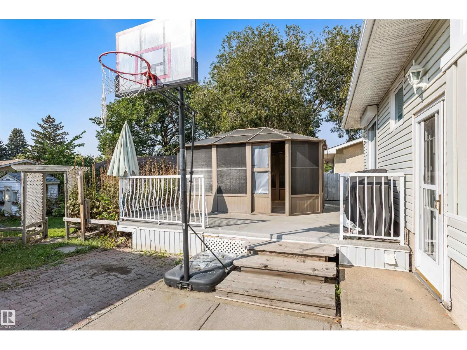 26 PEACOCK DR