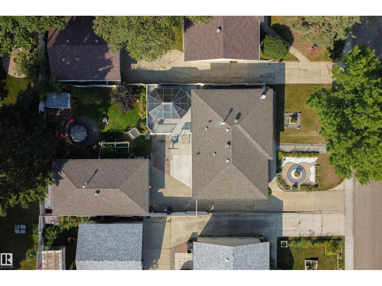 26 PEACOCK DR