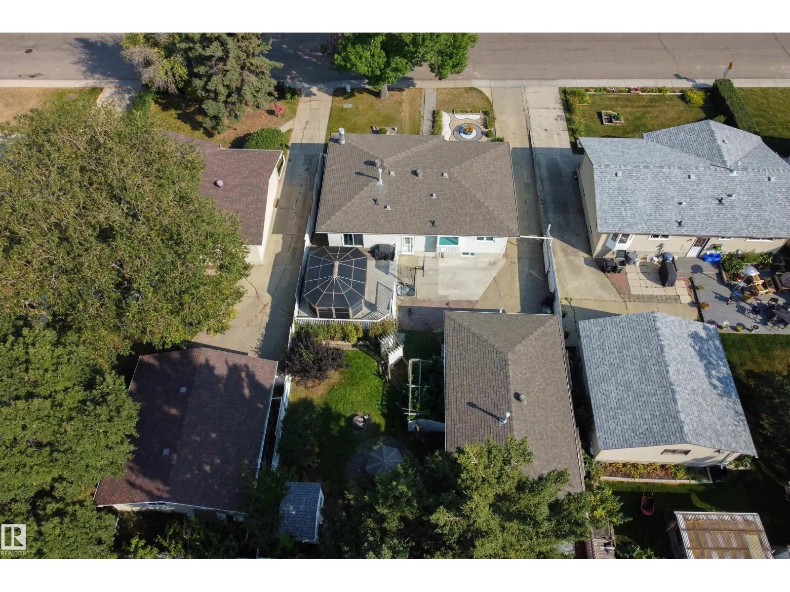 26 PEACOCK DR