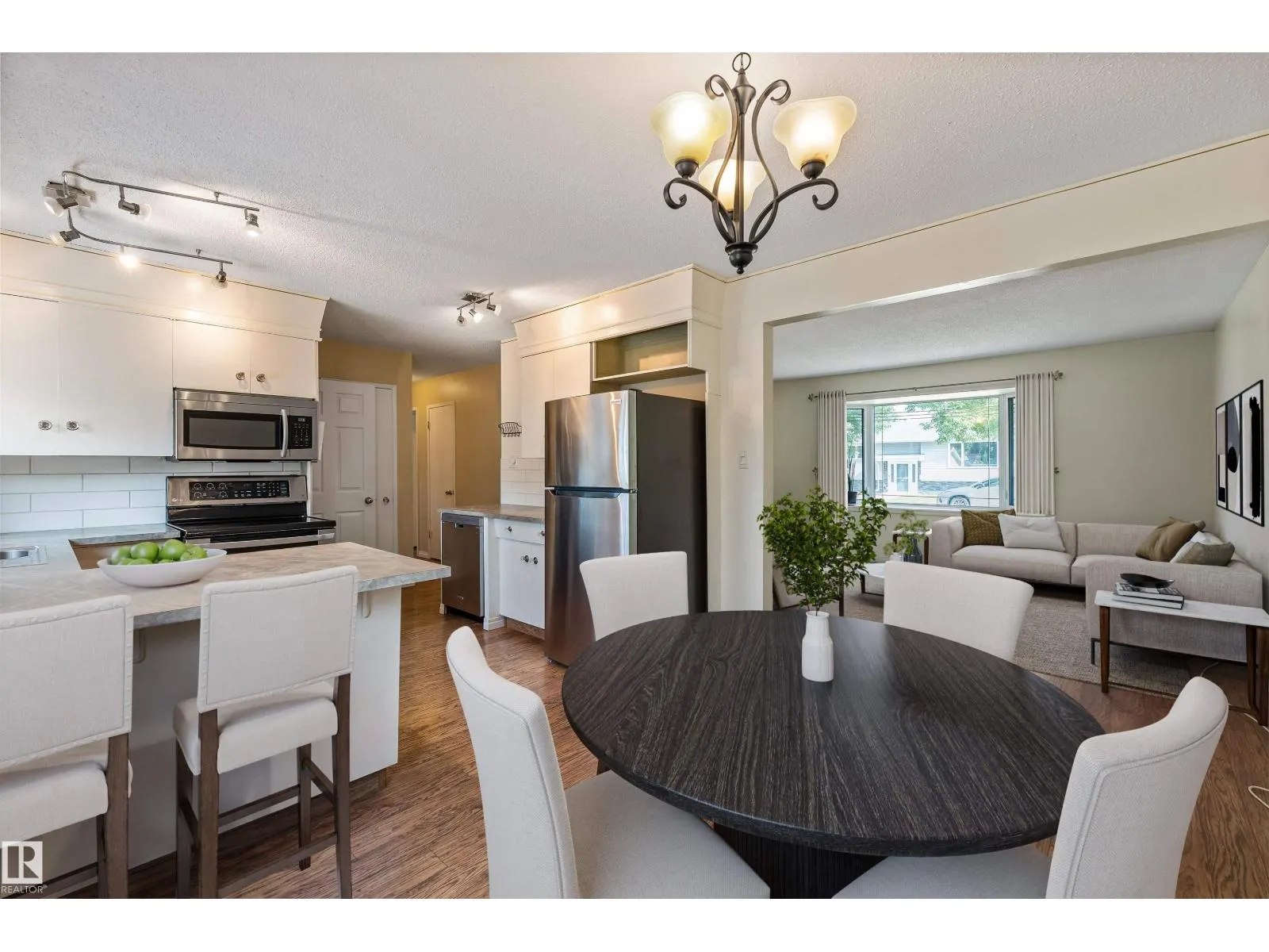 26 PEACOCK DR