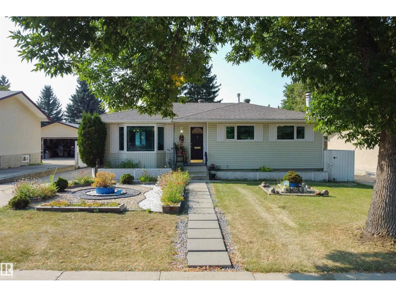 26 PEACOCK DR
