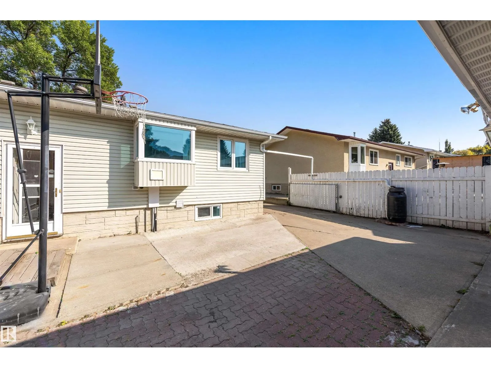 26 PEACOCK DR