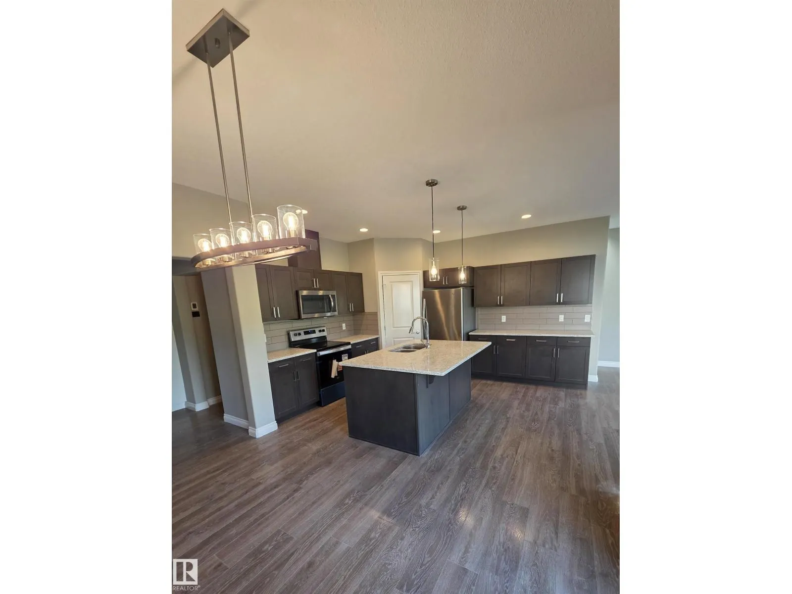 4331 126 AV NW