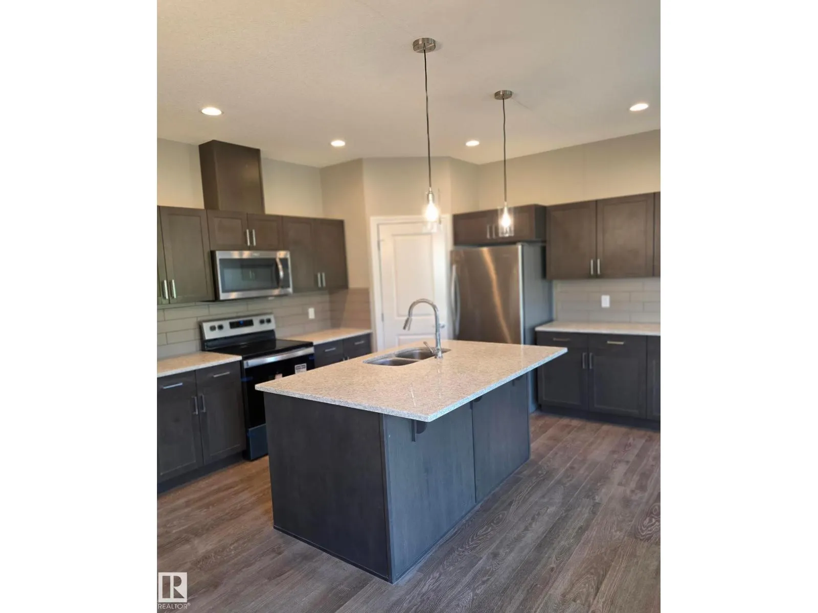 4331 126 AV NW