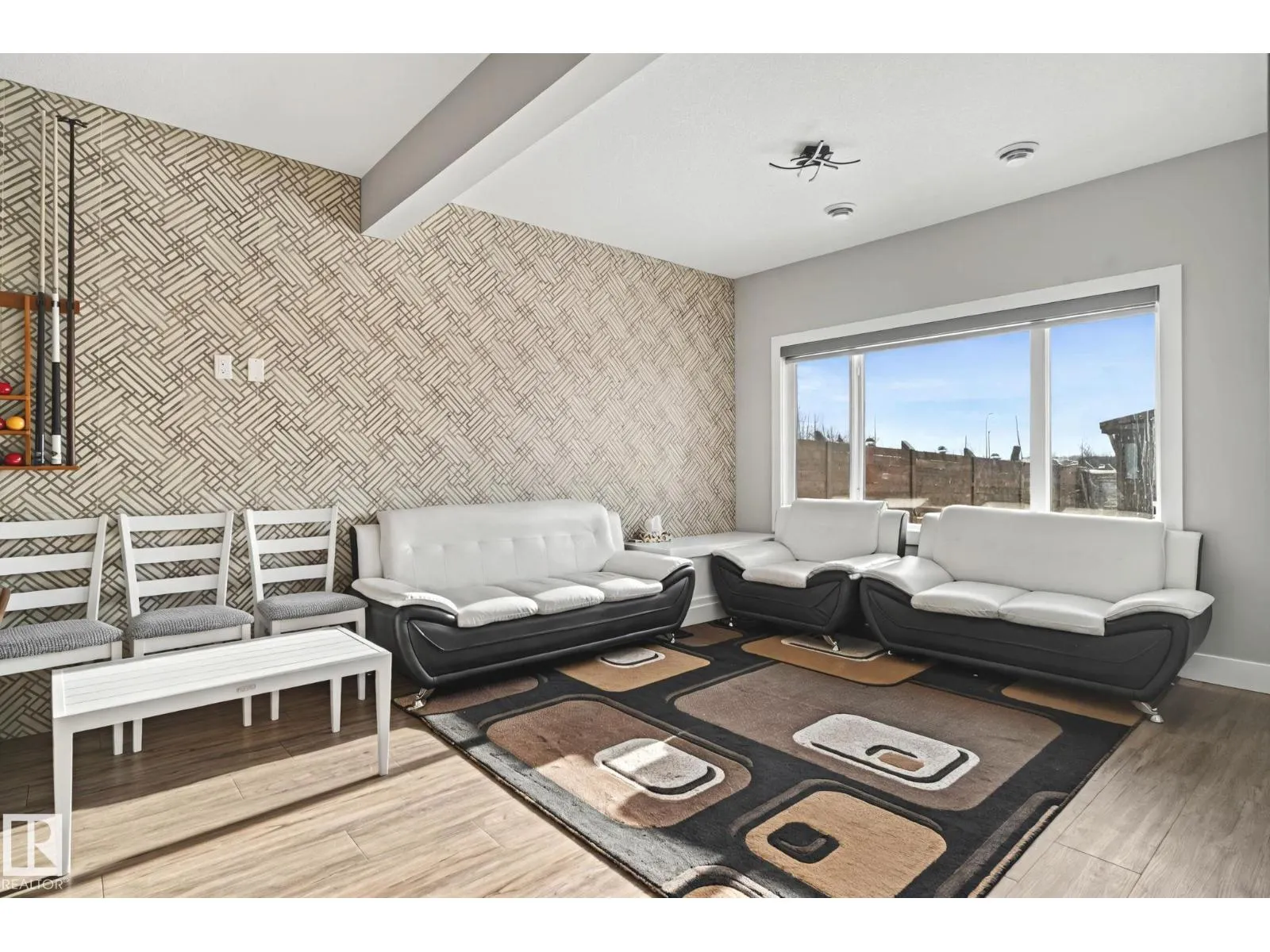 4119 7 AV SW