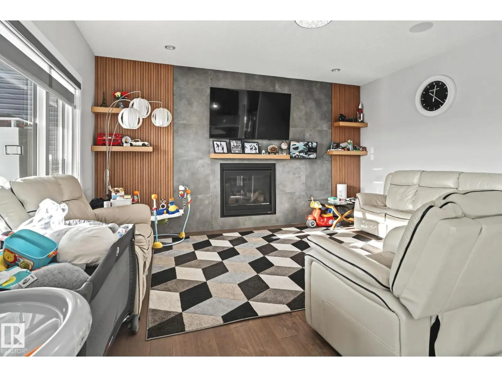 4119 7 AV SW