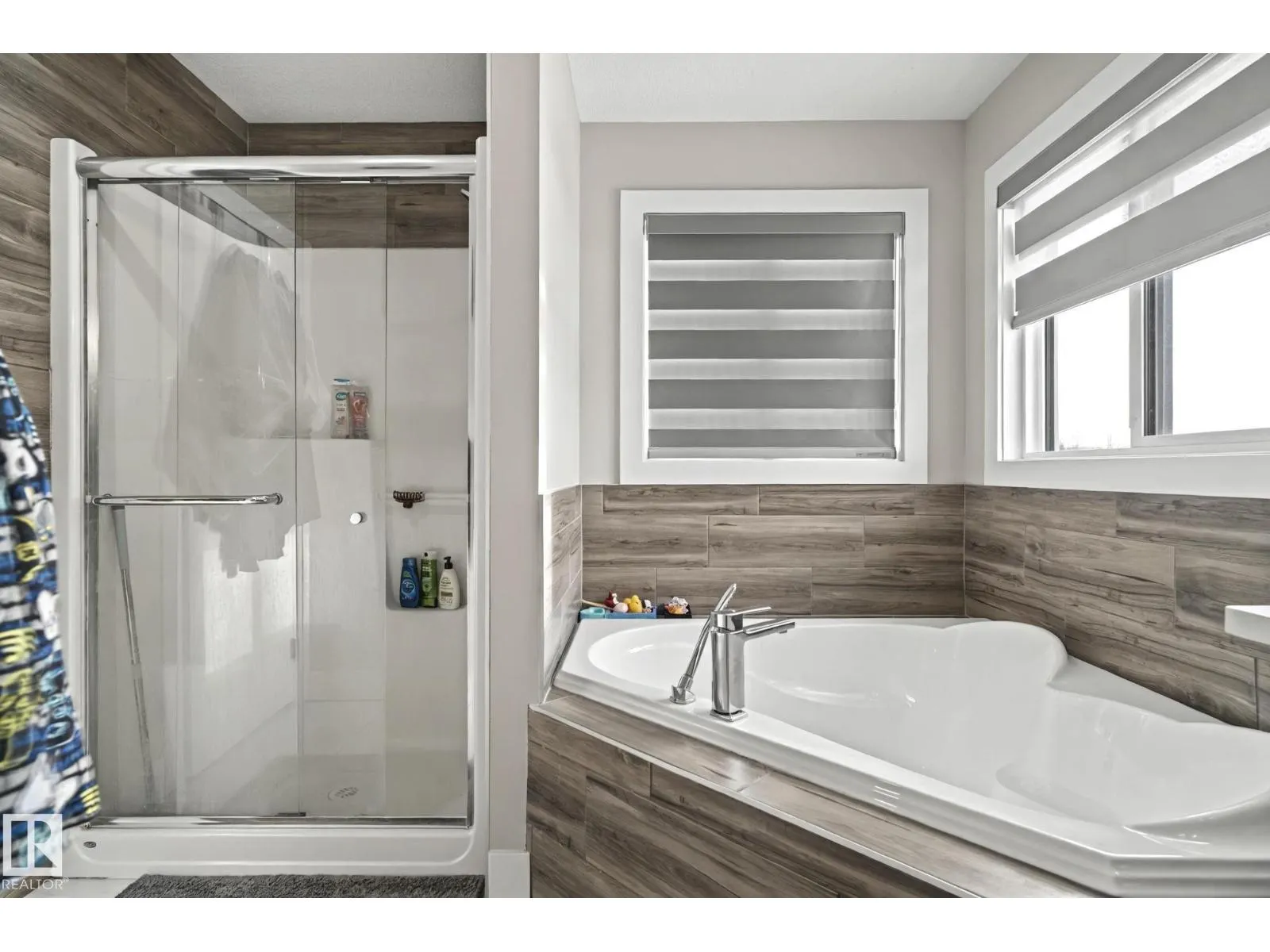 4119 7 AV SW