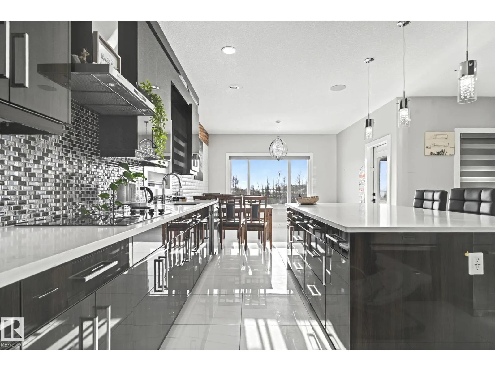 4119 7 AV SW