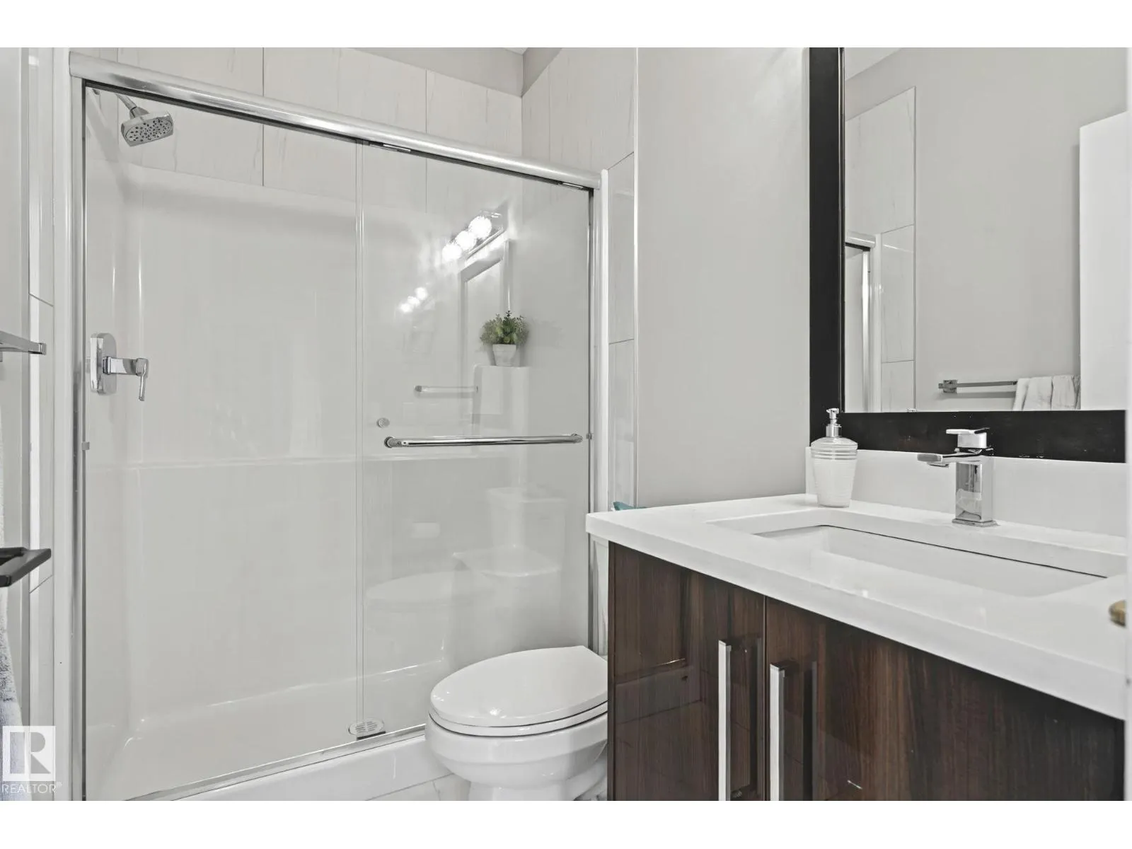 4119 7 AV SW