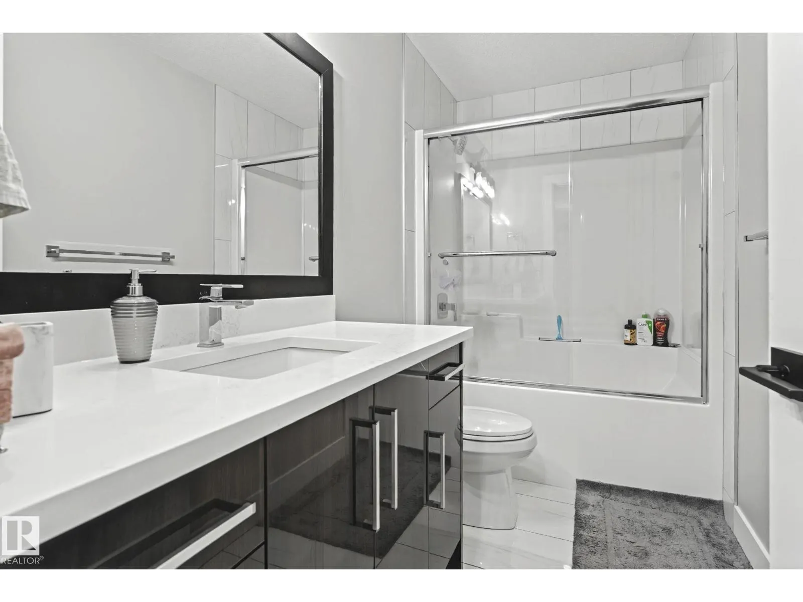 4119 7 AV SW