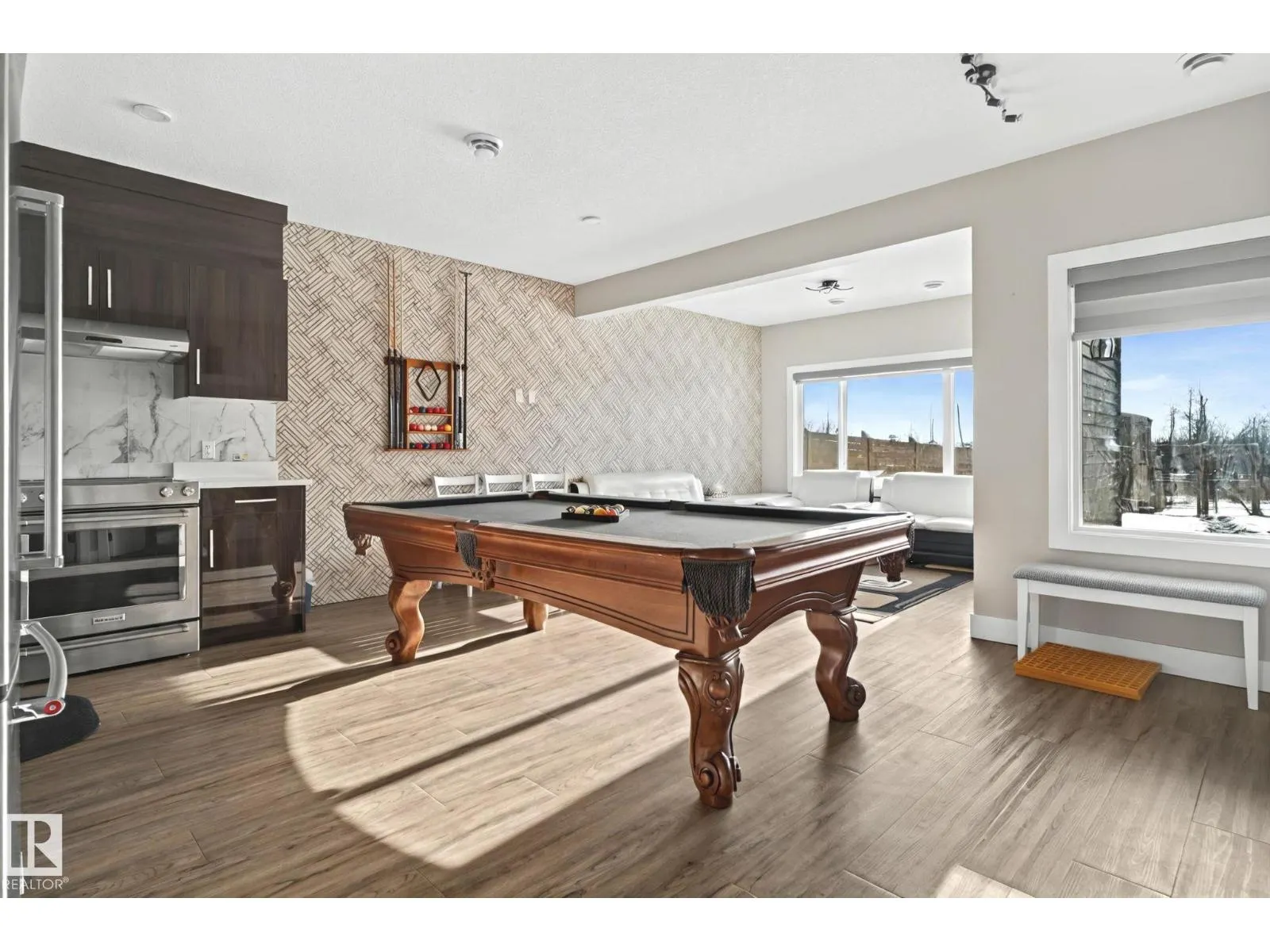 4119 7 AV SW