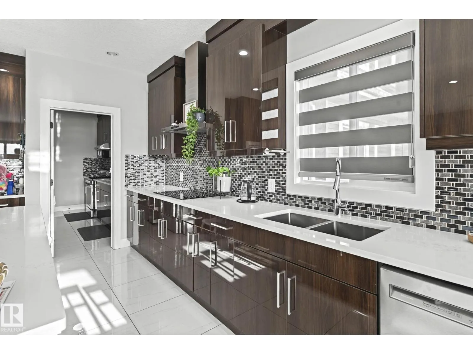 4119 7 AV SW