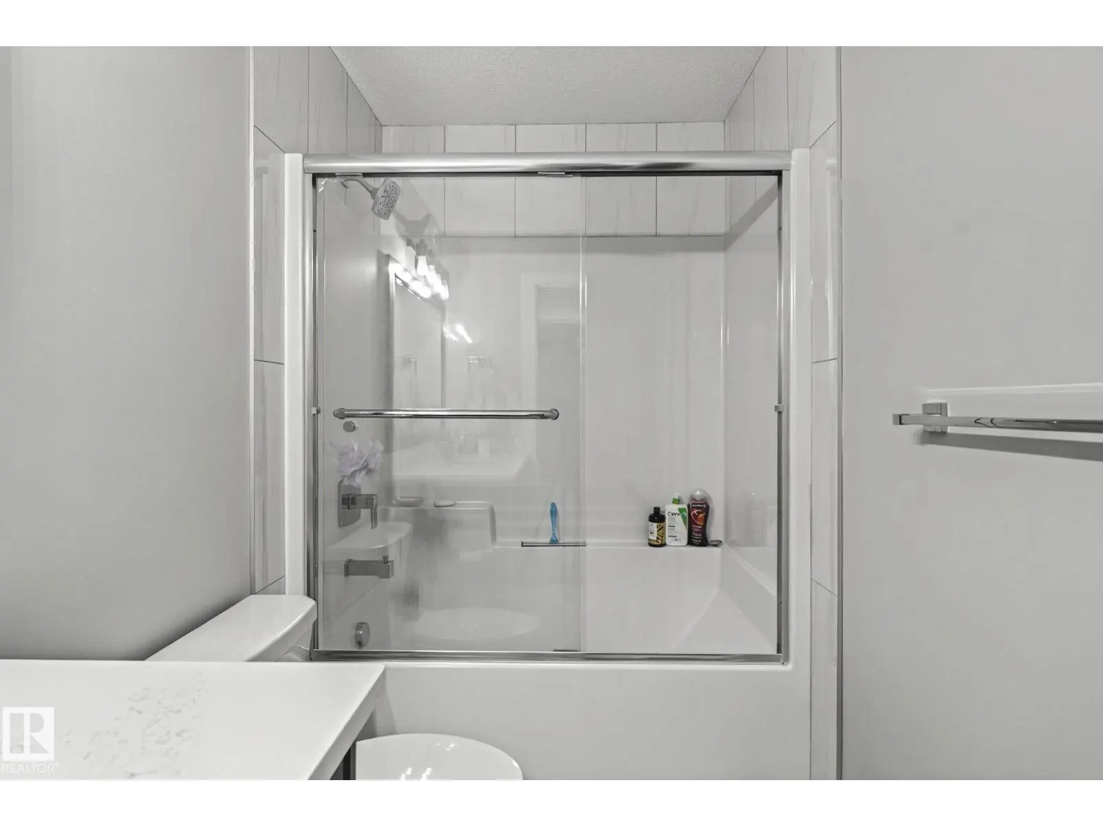 4119 7 AV SW