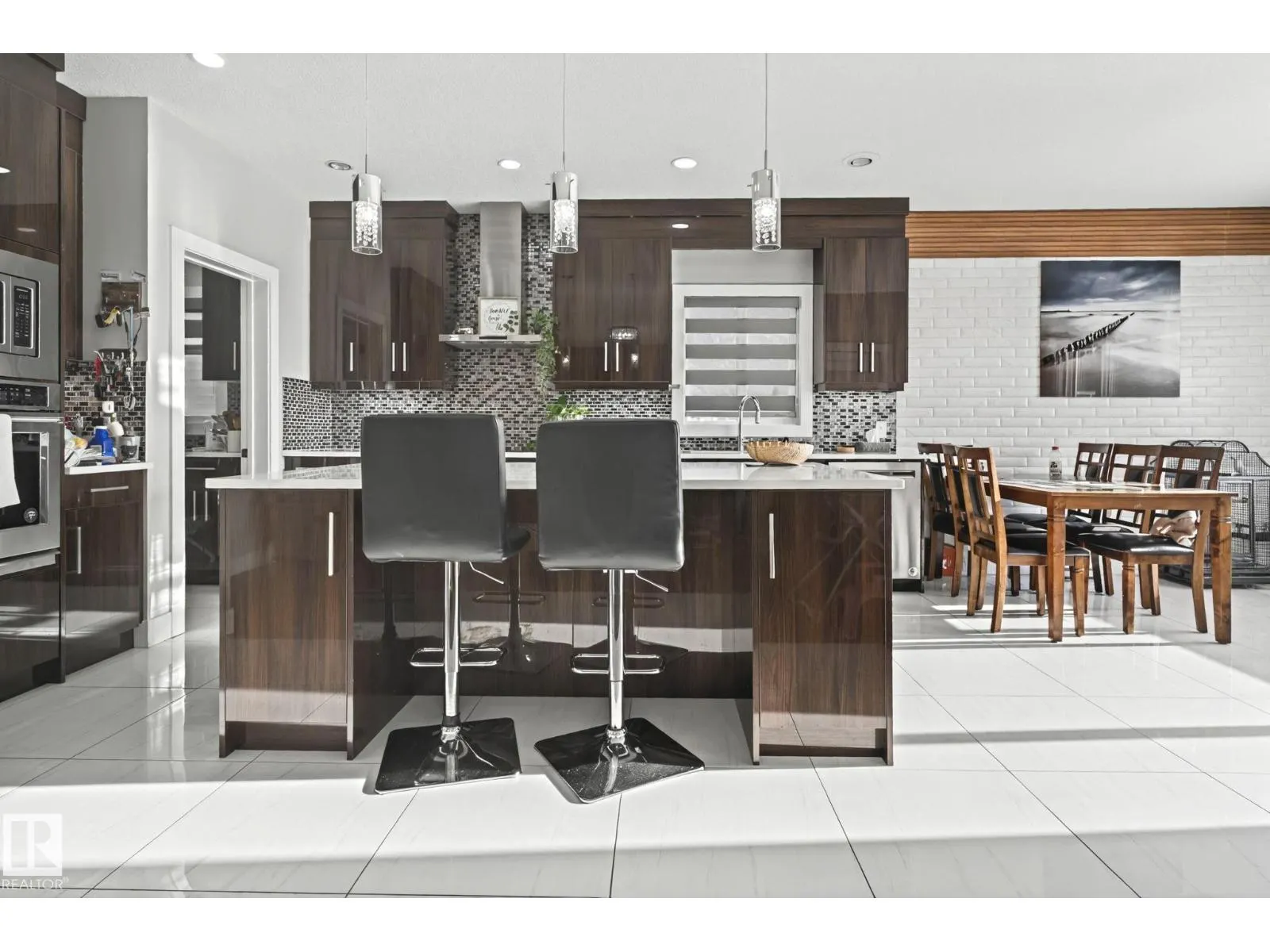 4119 7 AV SW