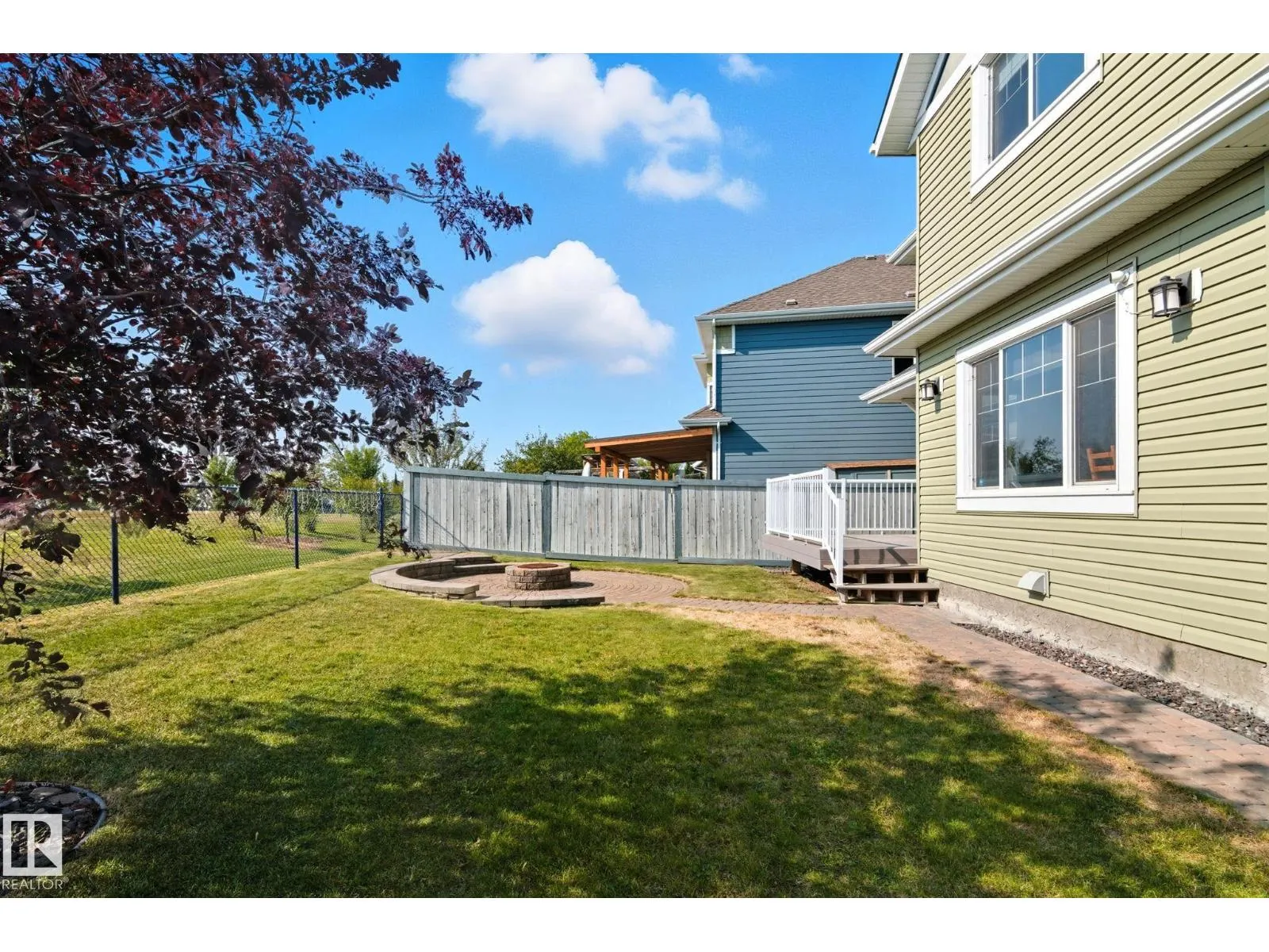 8039 18 AV SW