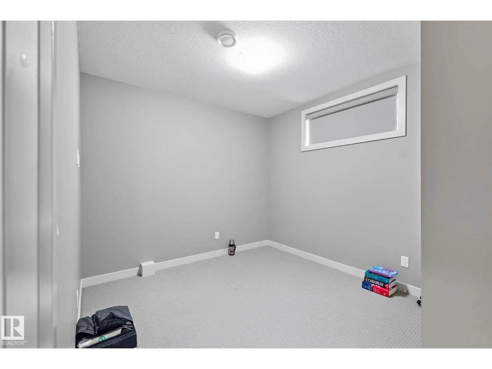 8039 18 AV SW
