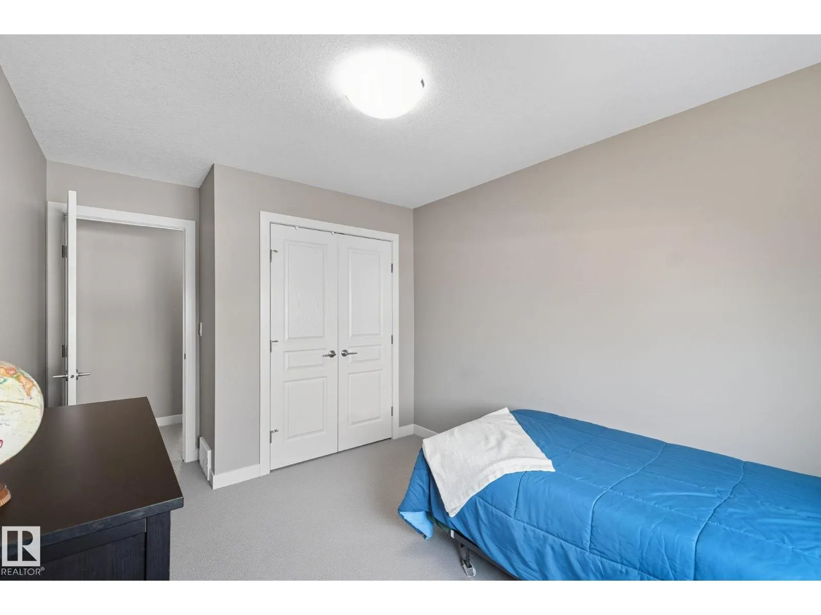 8039 18 AV SW