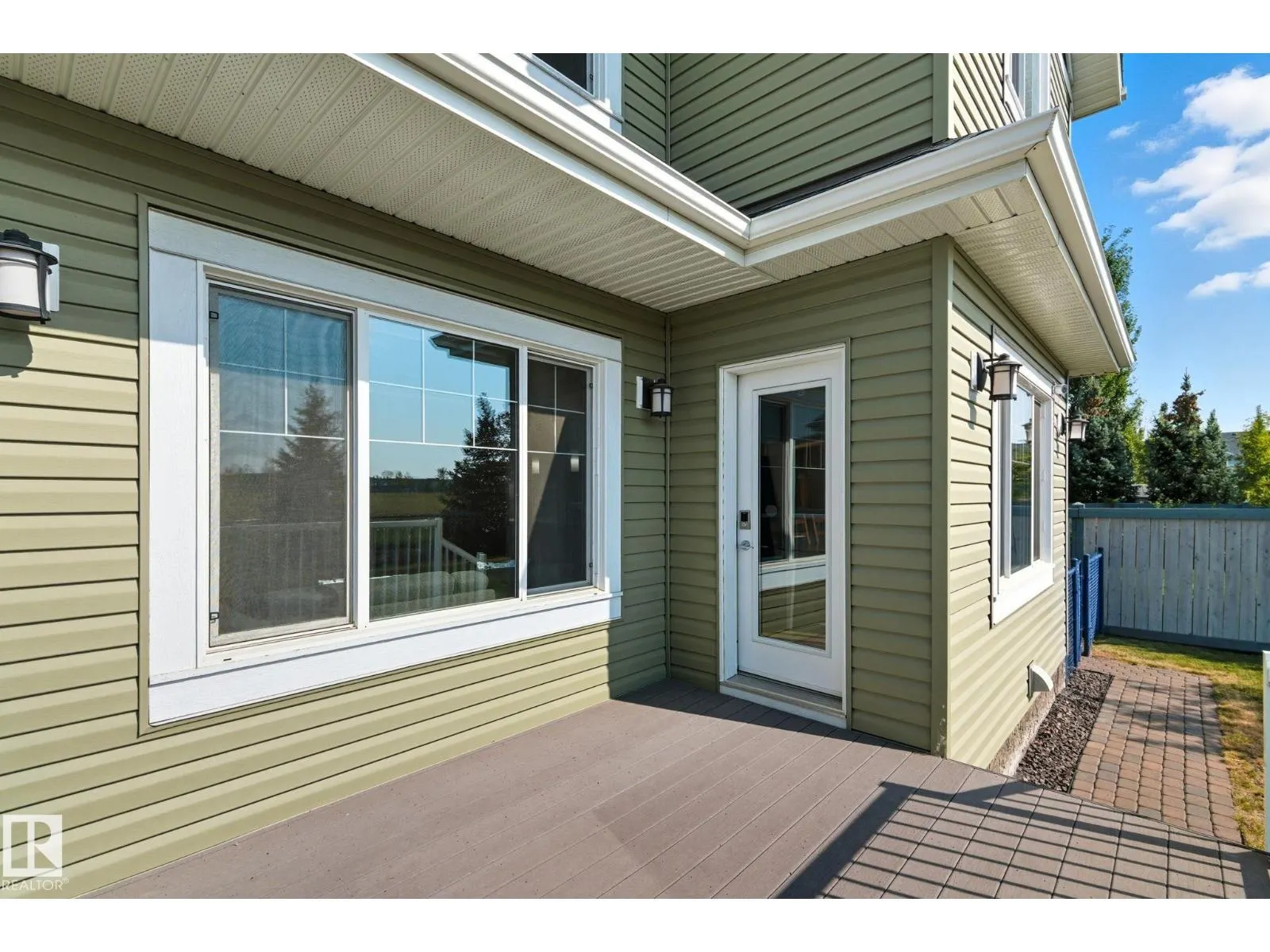 8039 18 AV SW