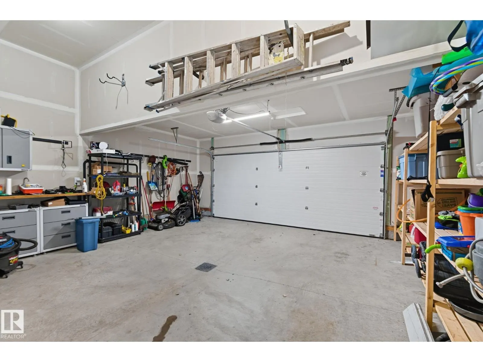 8039 18 AV SW