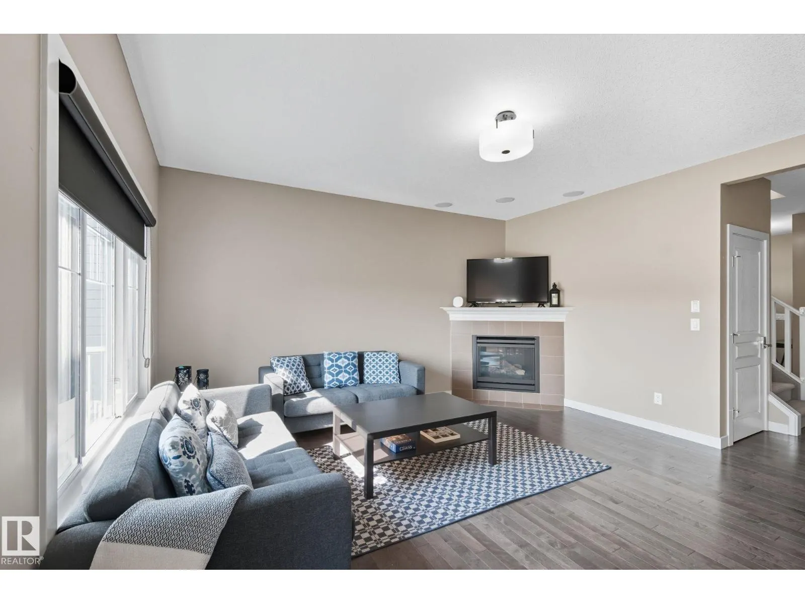 8039 18 AV SW