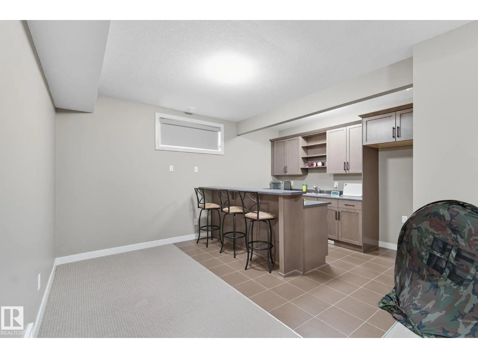 8039 18 AV SW