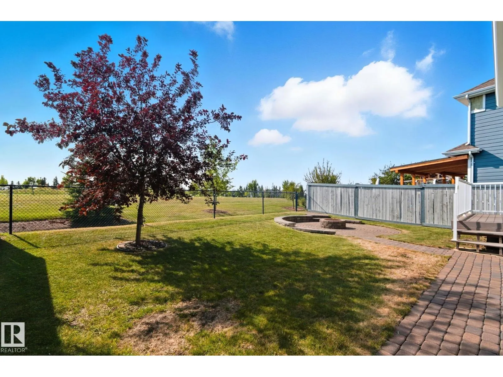 8039 18 AV SW
