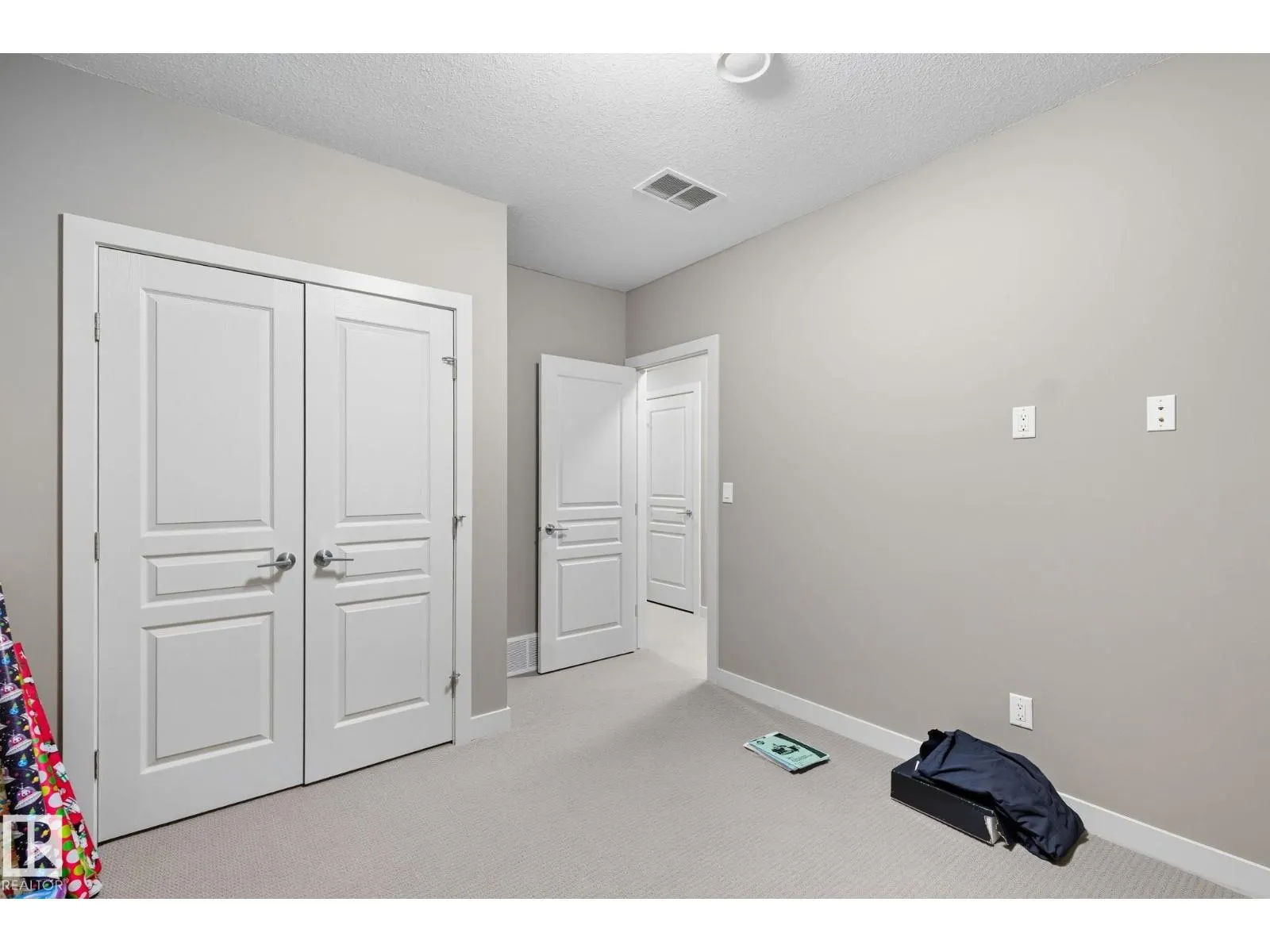 8039 18 AV SW