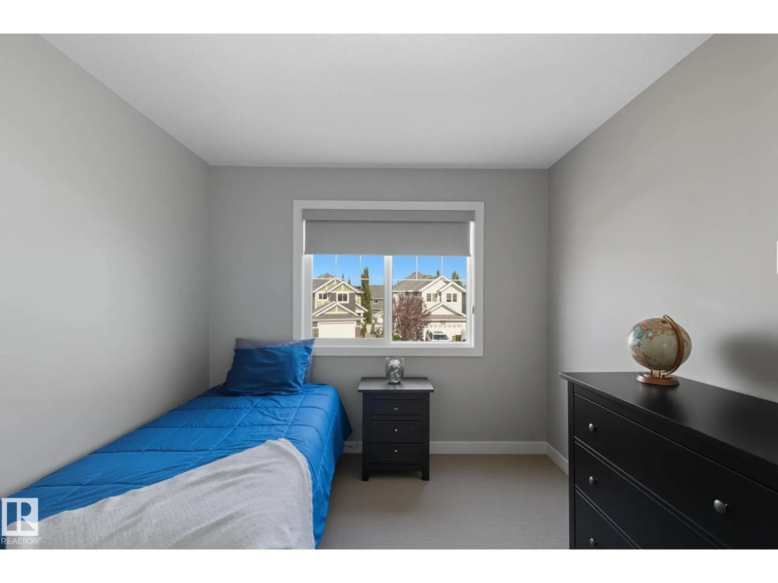 8039 18 AV SW
