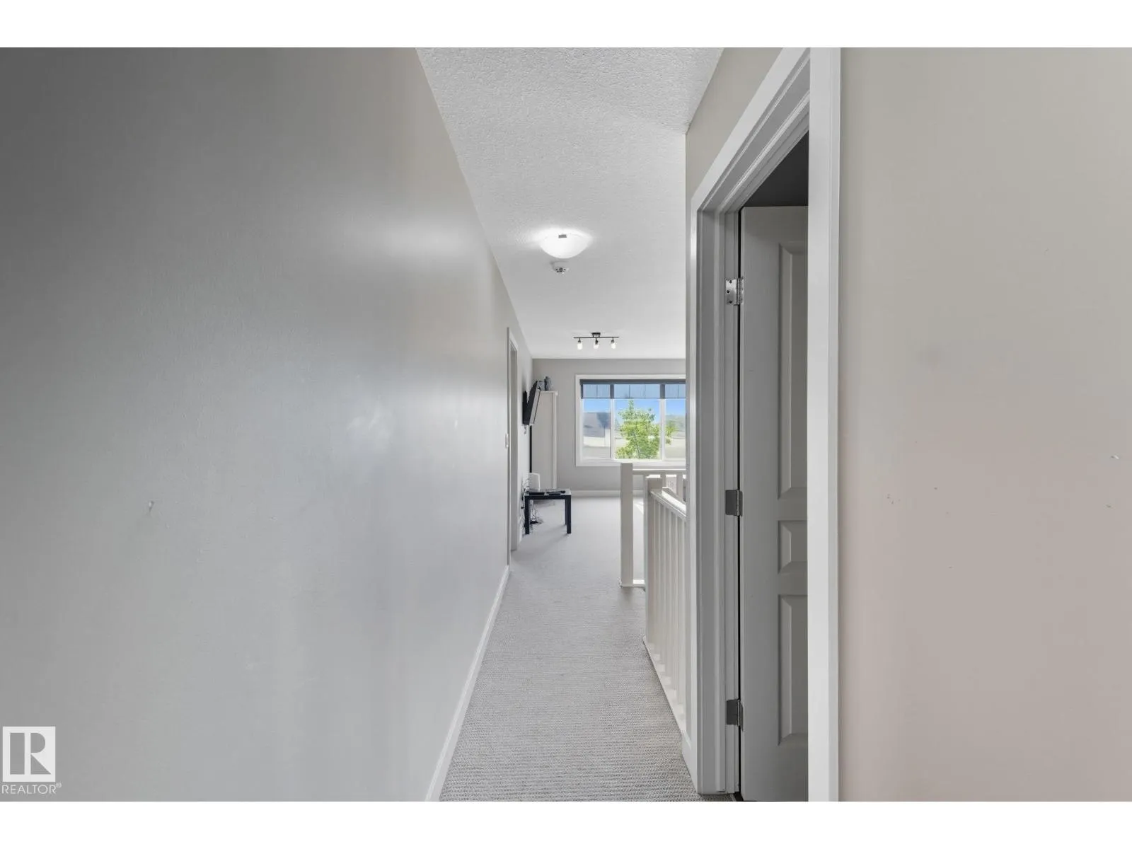 8039 18 AV SW