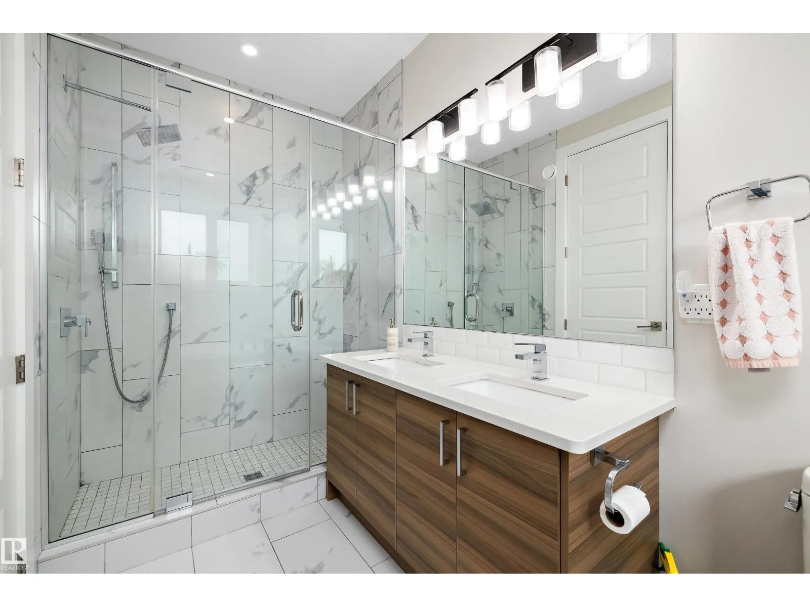 10917 79 AV NW