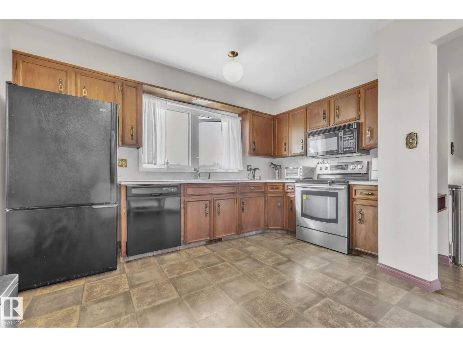 3116 67 ST NW