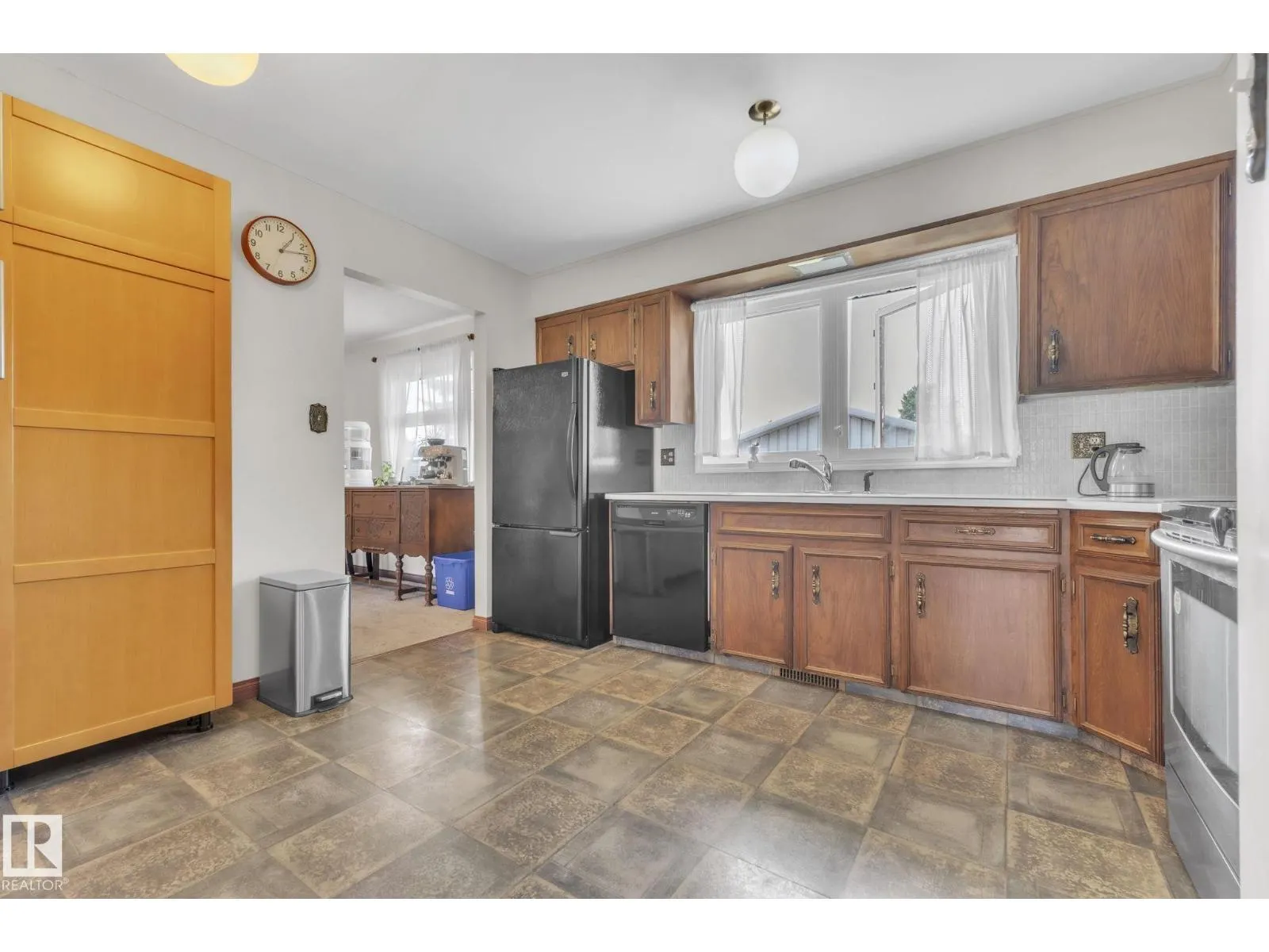 3116 67 ST NW